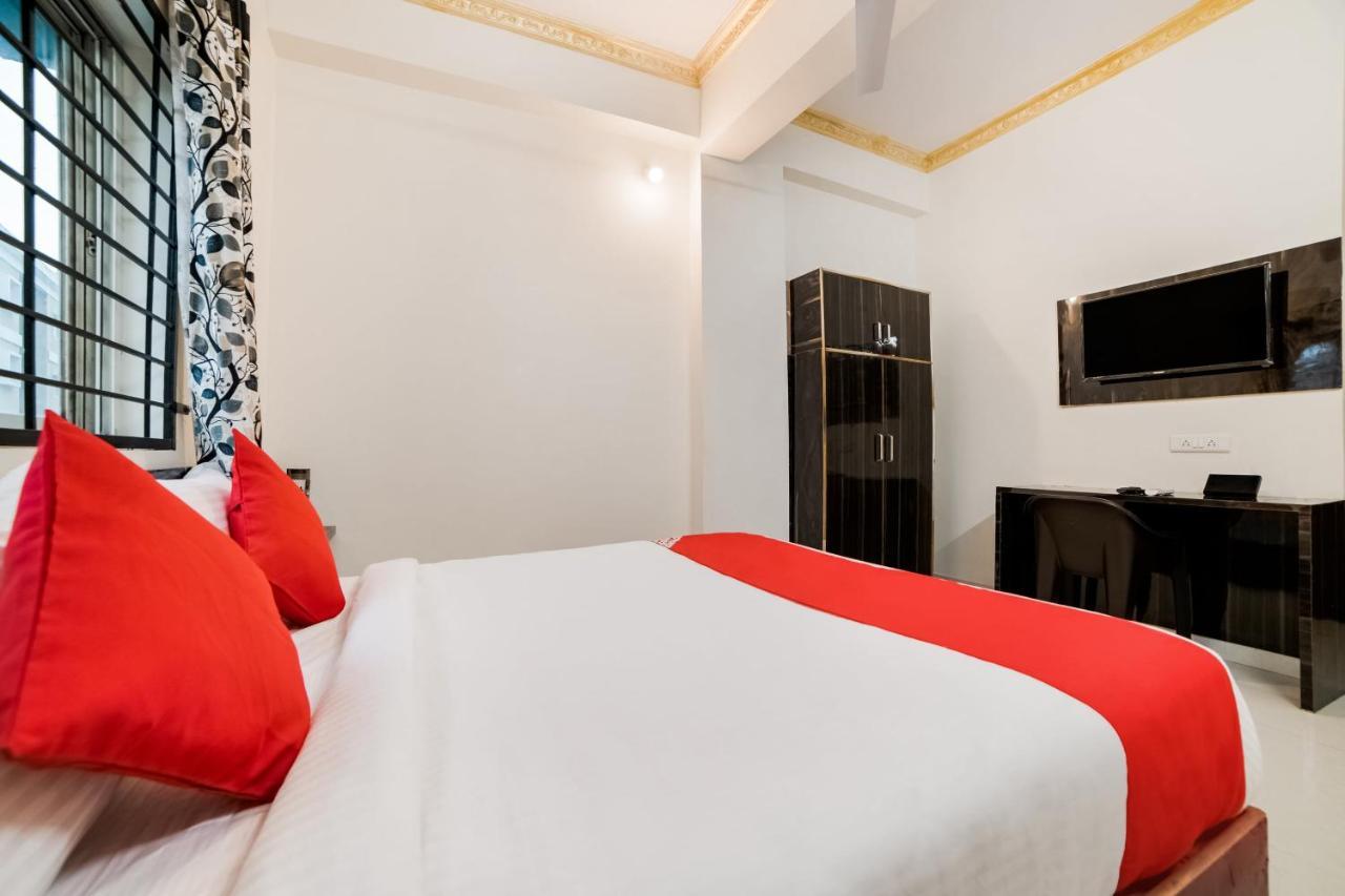 Oyo 40726 Classic Guest House 西隆 外观 照片